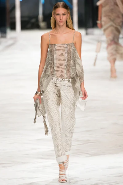 Look 9